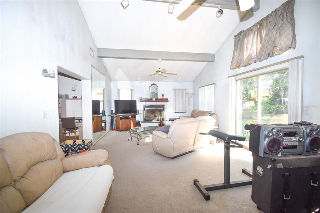 For Sale: $329,900 (2 beds, 2 baths, 1388 Square Feet)