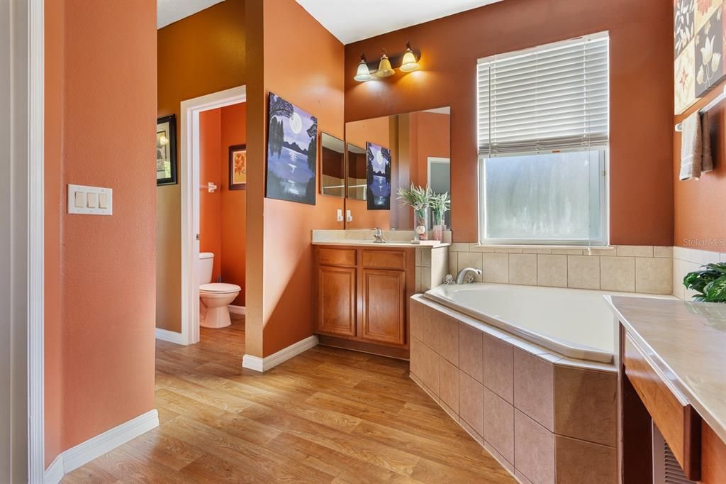 For Sale: $475,000 (5 beds, 4 baths, 3732 Square Feet)