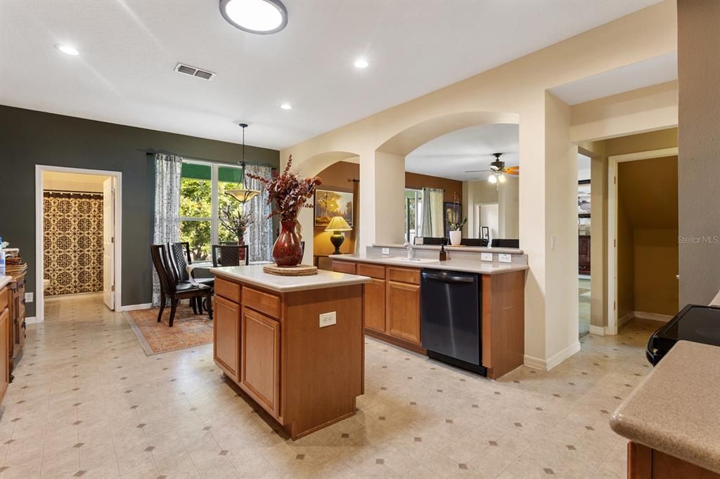 For Sale: $475,000 (5 beds, 4 baths, 3732 Square Feet)