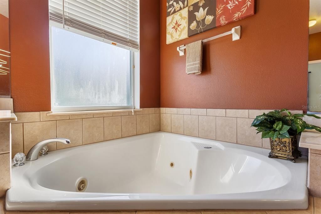 For Sale: $475,000 (5 beds, 4 baths, 3732 Square Feet)