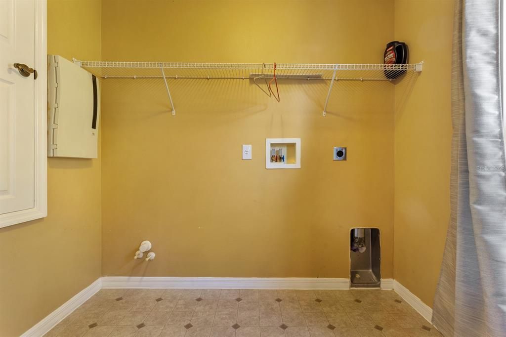 For Sale: $475,000 (5 beds, 4 baths, 3732 Square Feet)