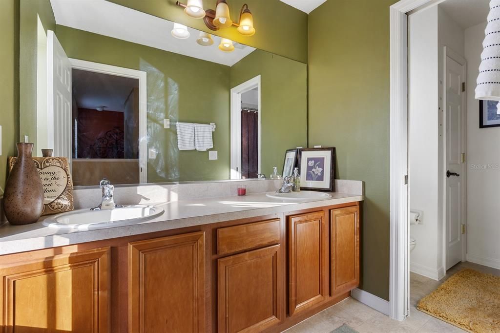 For Sale: $475,000 (5 beds, 4 baths, 3732 Square Feet)