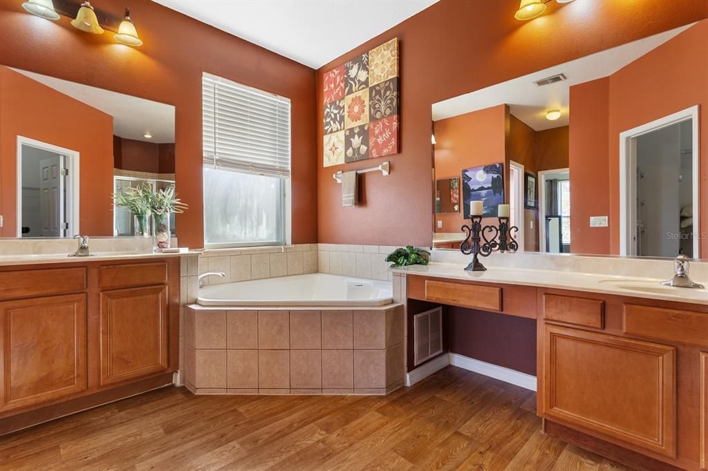 For Sale: $475,000 (5 beds, 4 baths, 3732 Square Feet)