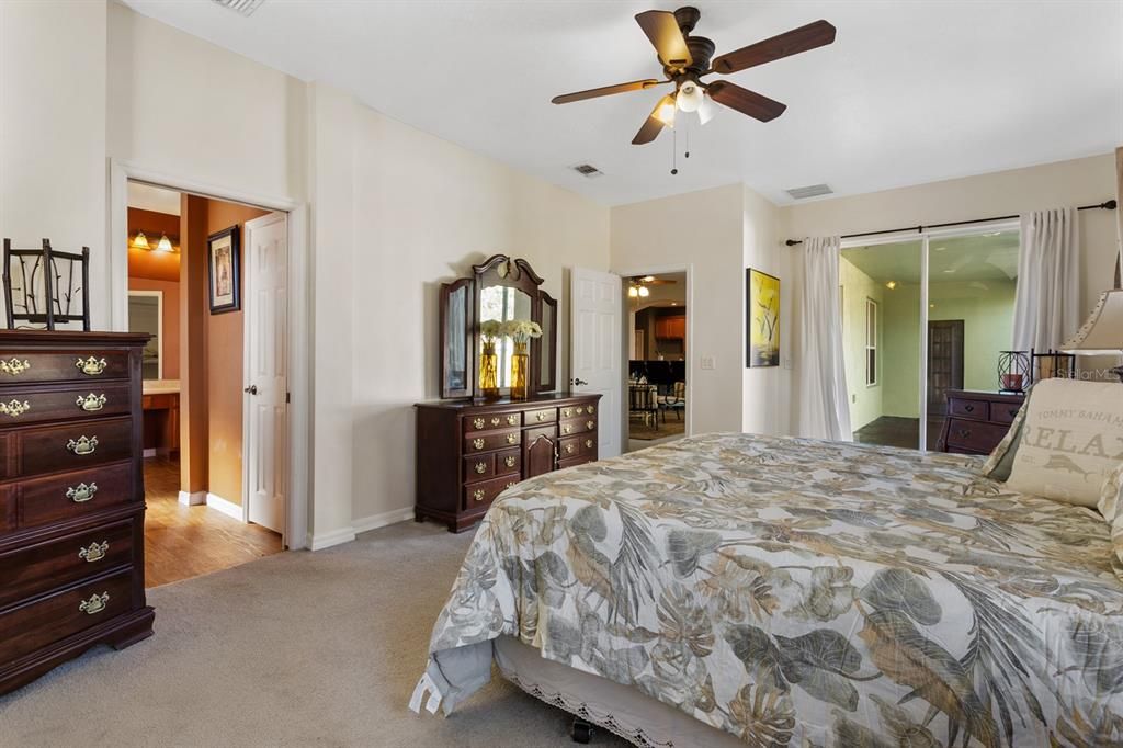 For Sale: $475,000 (5 beds, 4 baths, 3732 Square Feet)