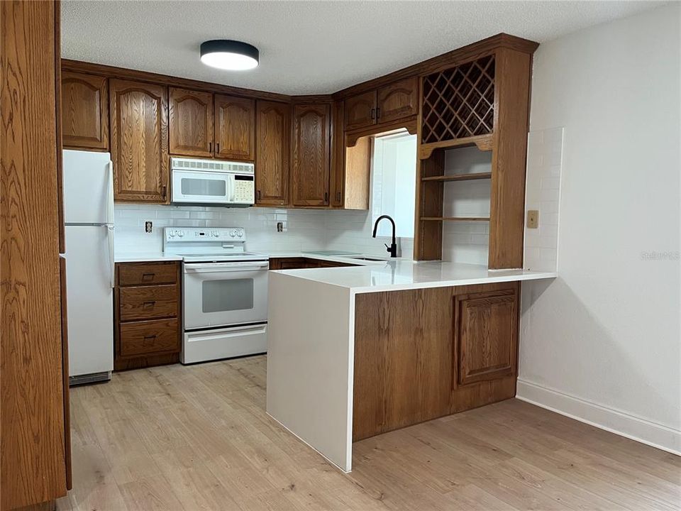 На продажу: $699,999 (3 спален, 2 ванн, 2694 Квадратных фут)