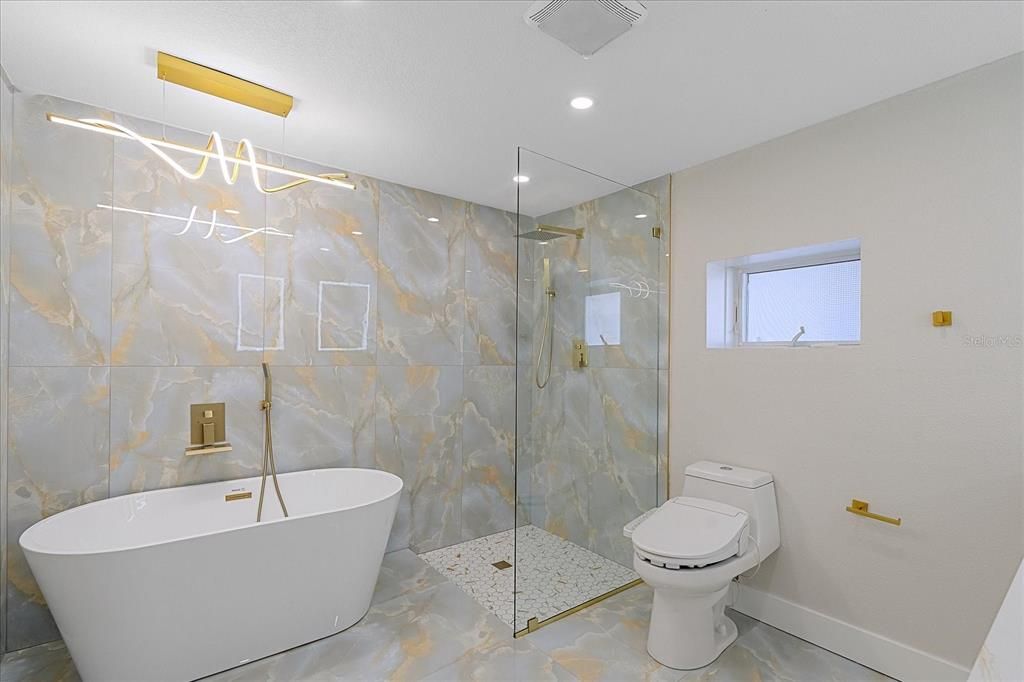 En Venta: $619,950 (4 camas, 3 baños, 2086 Pies cuadrados)