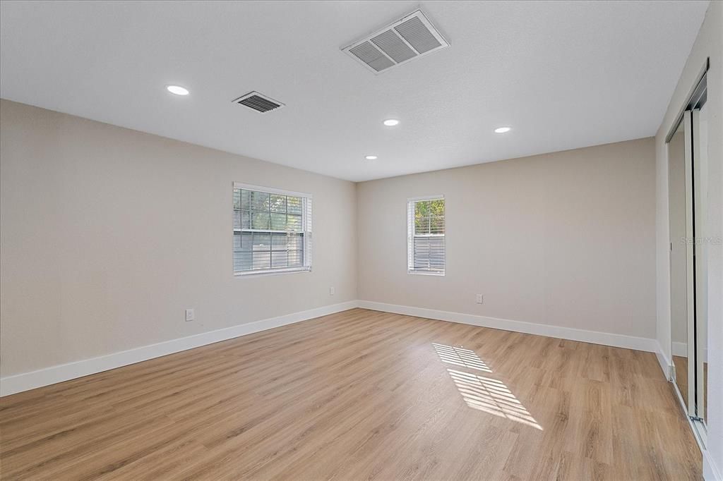 En Venta: $619,950 (4 camas, 3 baños, 2086 Pies cuadrados)