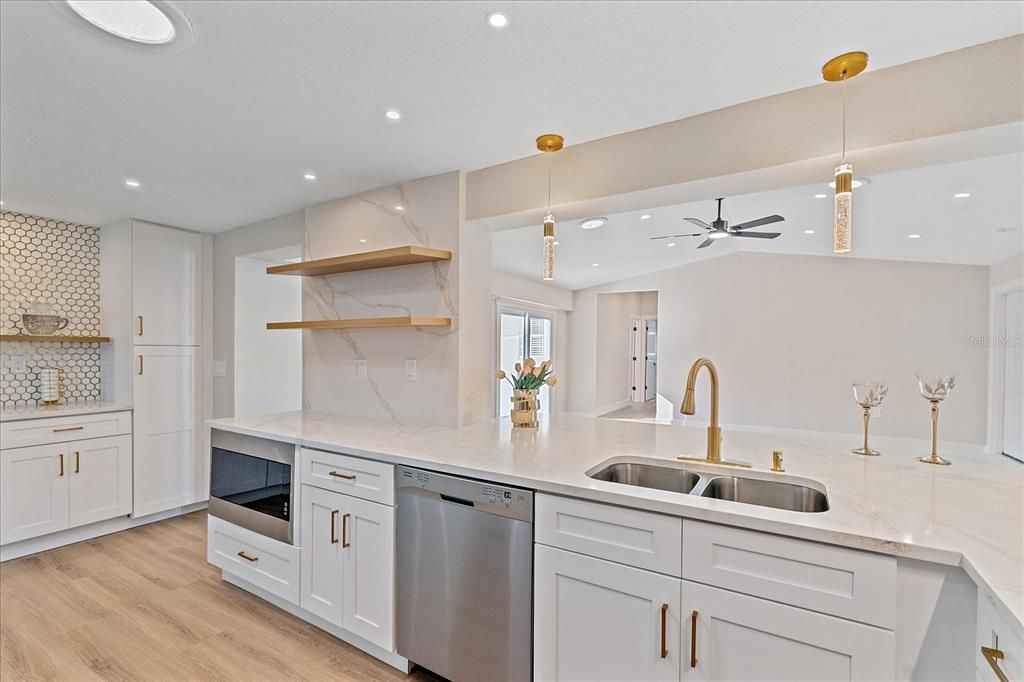 En Venta: $619,950 (4 camas, 3 baños, 2086 Pies cuadrados)