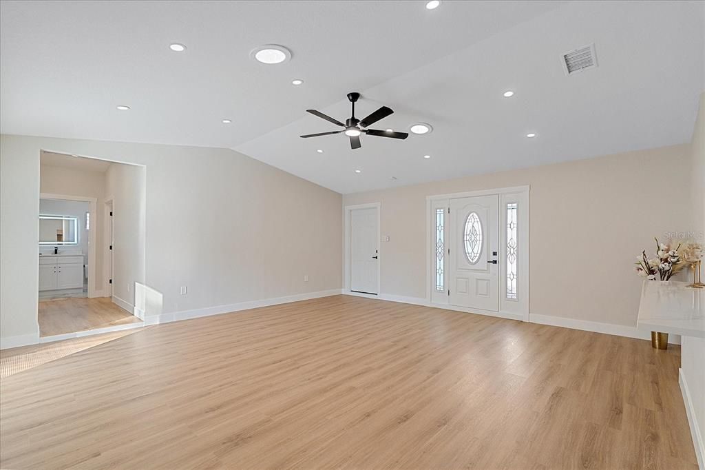 En Venta: $619,950 (4 camas, 3 baños, 2086 Pies cuadrados)