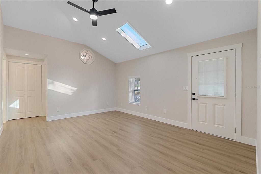 En Venta: $619,950 (4 camas, 3 baños, 2086 Pies cuadrados)