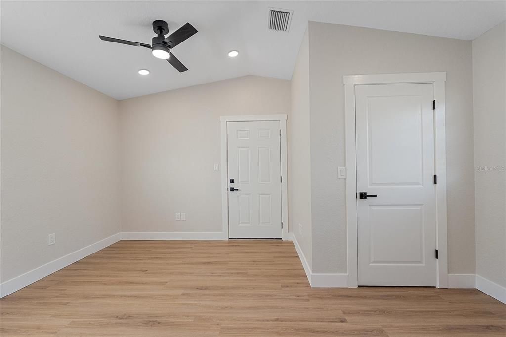 En Venta: $619,950 (4 camas, 3 baños, 2086 Pies cuadrados)