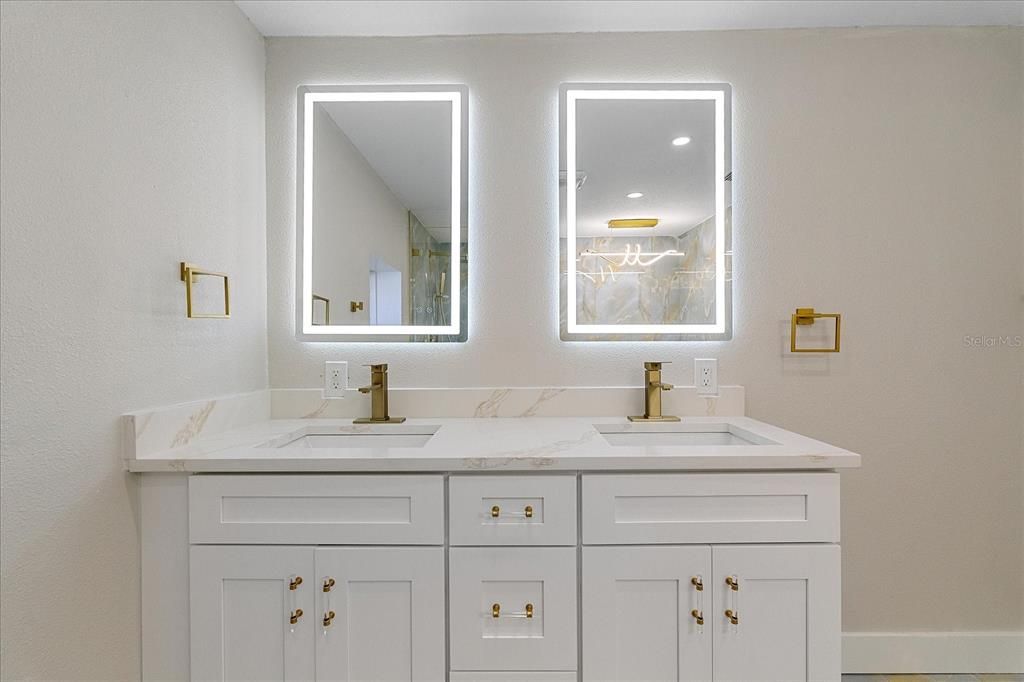 En Venta: $619,950 (4 camas, 3 baños, 2086 Pies cuadrados)