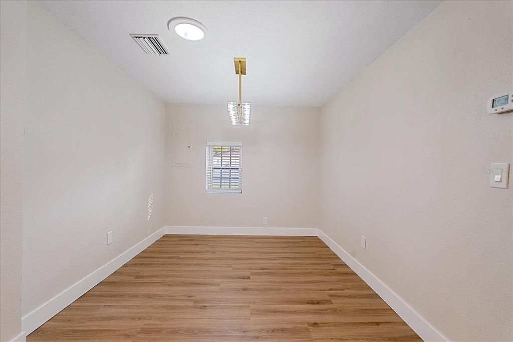 En Venta: $619,950 (4 camas, 3 baños, 2086 Pies cuadrados)