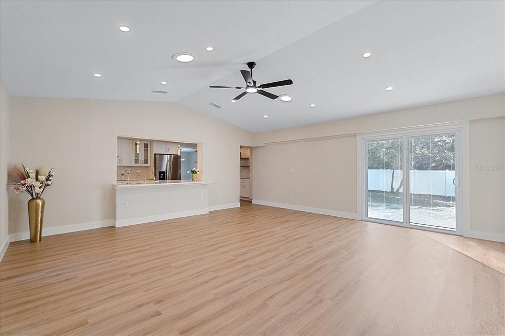 En Venta: $619,950 (4 camas, 3 baños, 2086 Pies cuadrados)