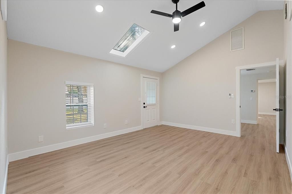 En Venta: $619,950 (4 camas, 3 baños, 2086 Pies cuadrados)