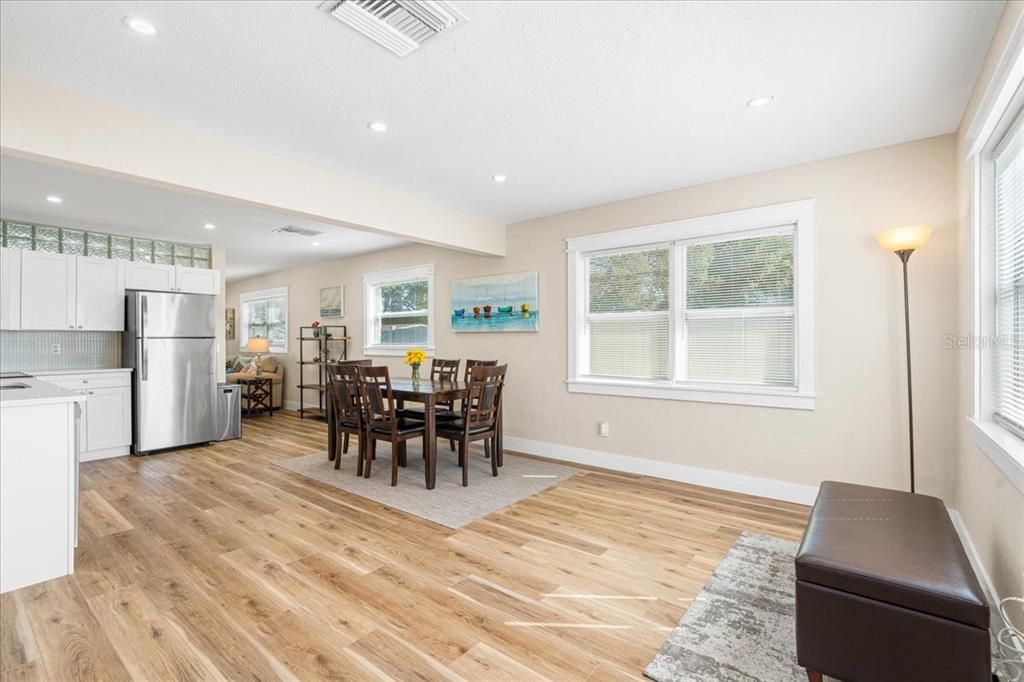 For Sale: $329,000 (2 beds, 1 baths, 1088 Square Feet)