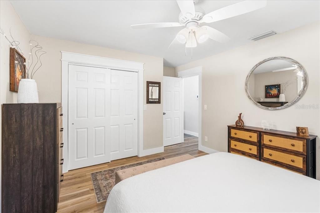 For Sale: $329,000 (2 beds, 1 baths, 1088 Square Feet)