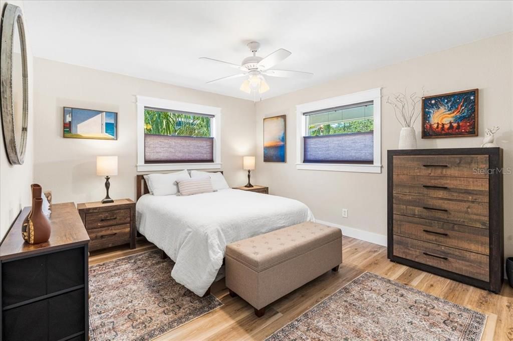 For Sale: $329,000 (2 beds, 1 baths, 1088 Square Feet)