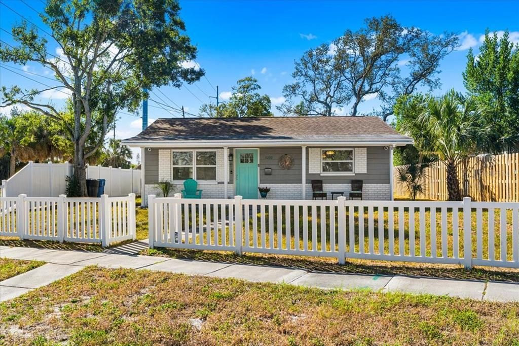 For Sale: $329,000 (2 beds, 1 baths, 1088 Square Feet)