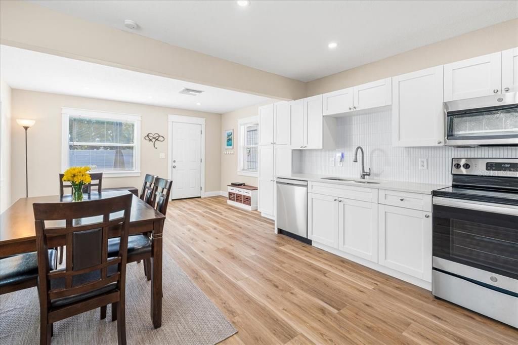 For Sale: $329,000 (2 beds, 1 baths, 1088 Square Feet)