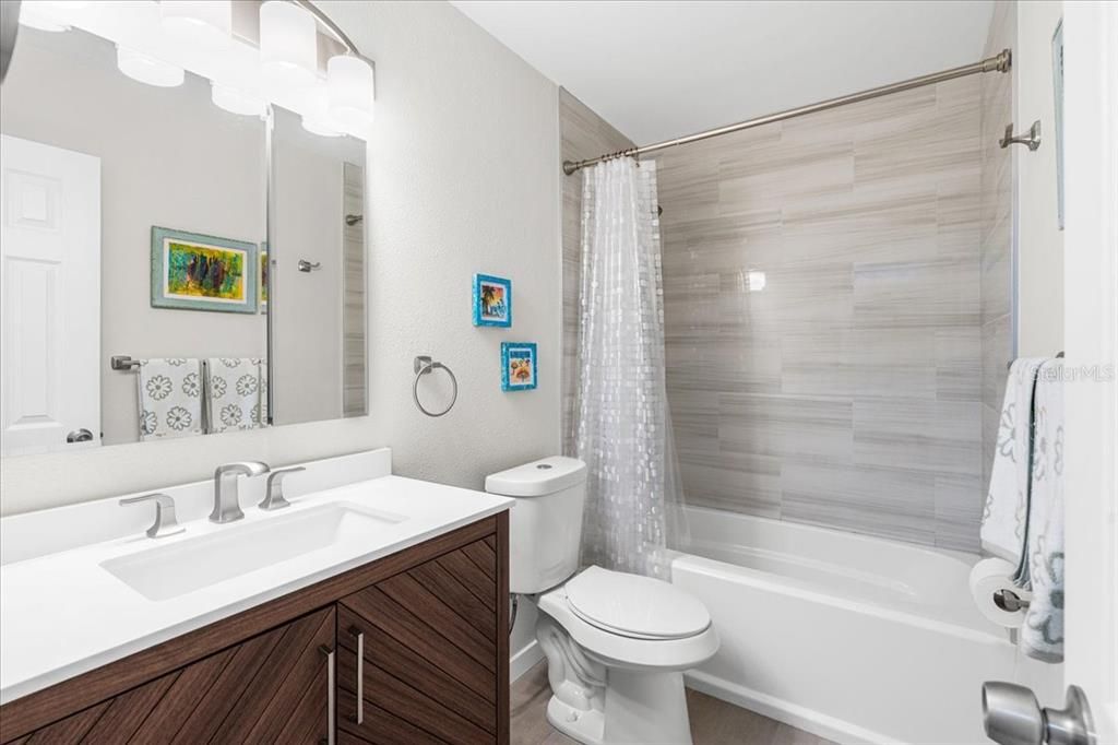 For Sale: $329,000 (2 beds, 1 baths, 1088 Square Feet)