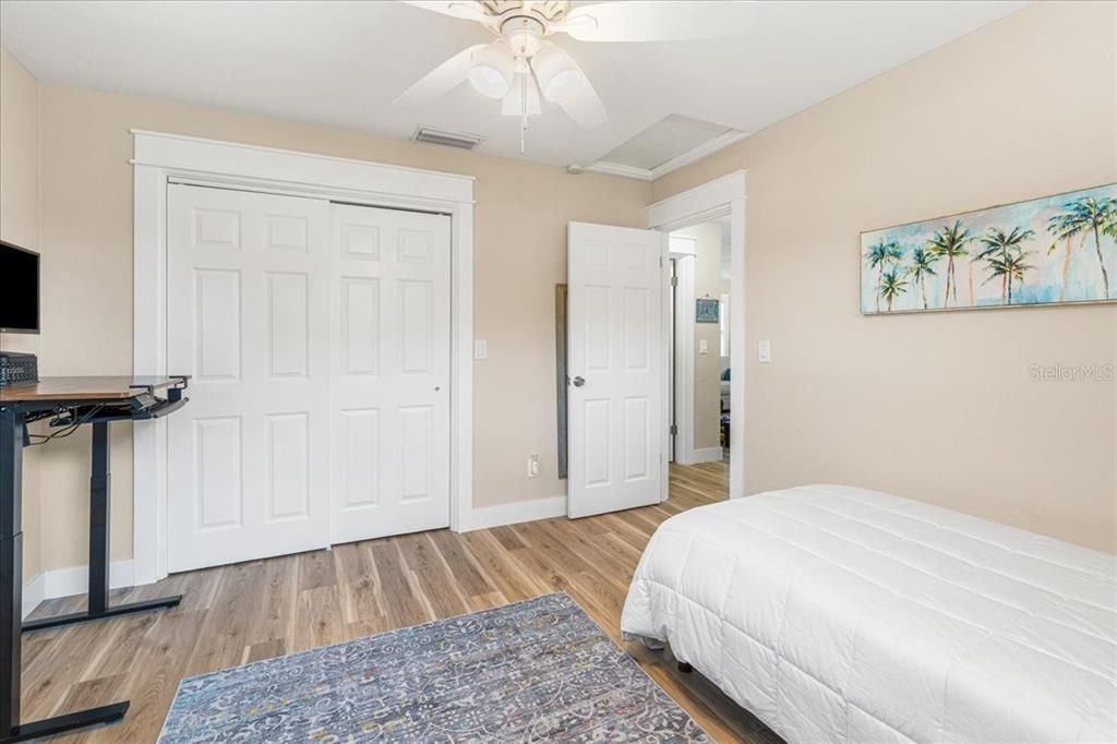 For Sale: $329,000 (2 beds, 1 baths, 1088 Square Feet)