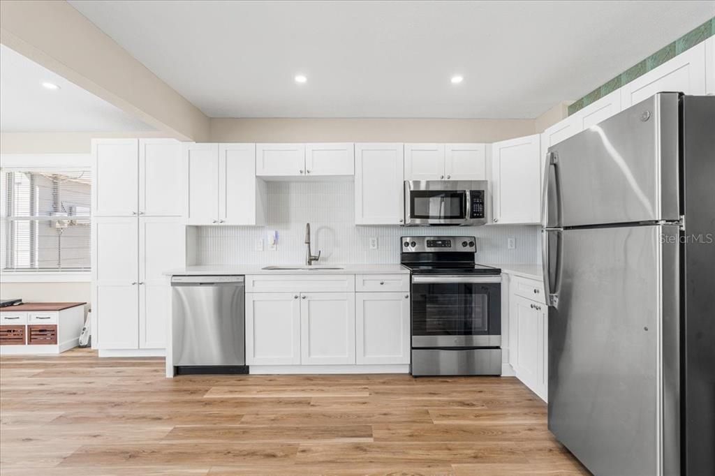 For Sale: $329,000 (2 beds, 1 baths, 1088 Square Feet)