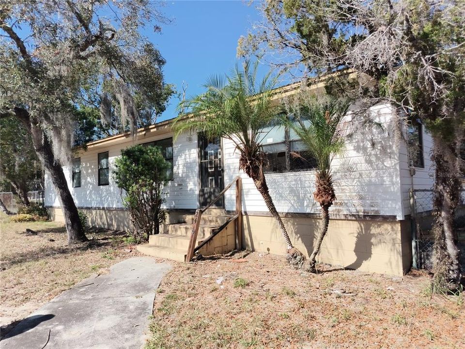 For Sale: $160,000 (2 beds, 2 baths, 672 Square Feet)