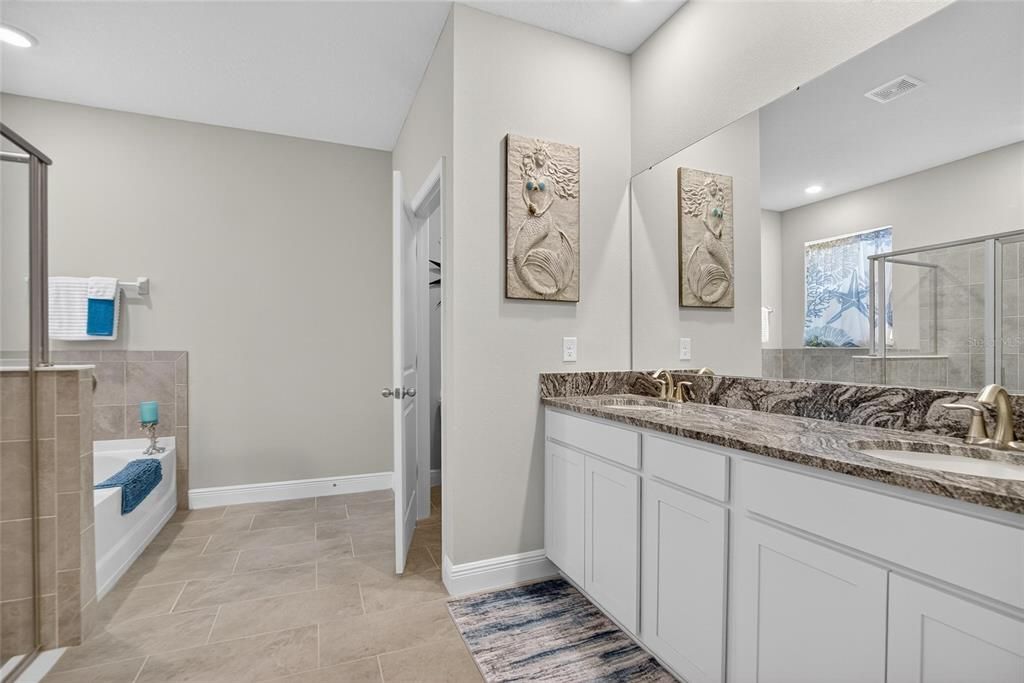 出租: $3,200 (4 贝兹, 2 浴室, 2035 平方英尺)