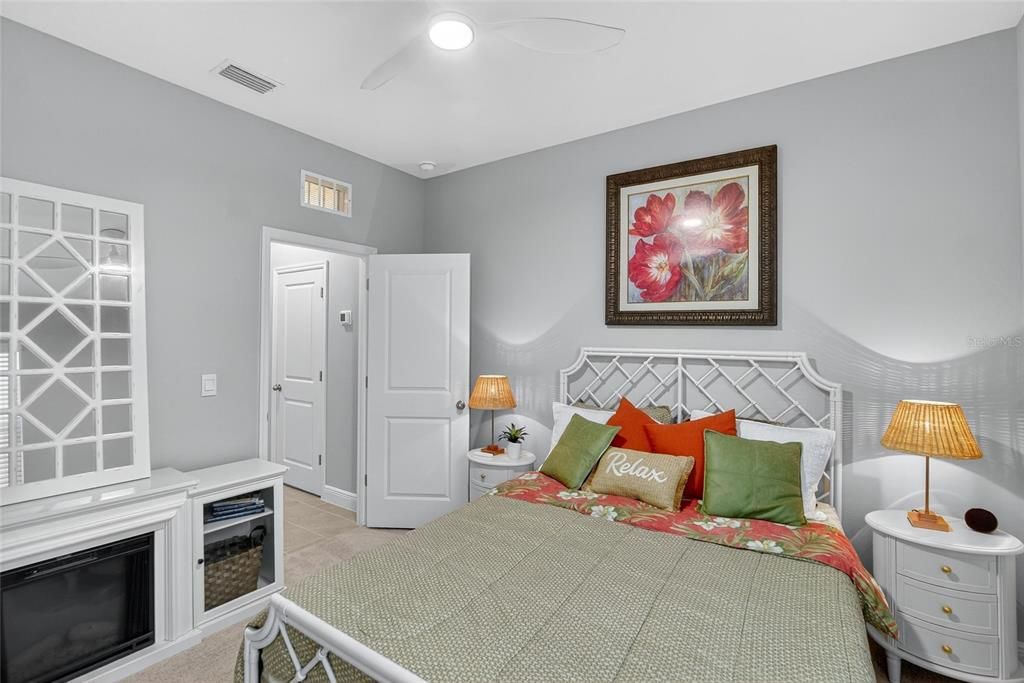 出租: $3,200 (4 贝兹, 2 浴室, 2035 平方英尺)