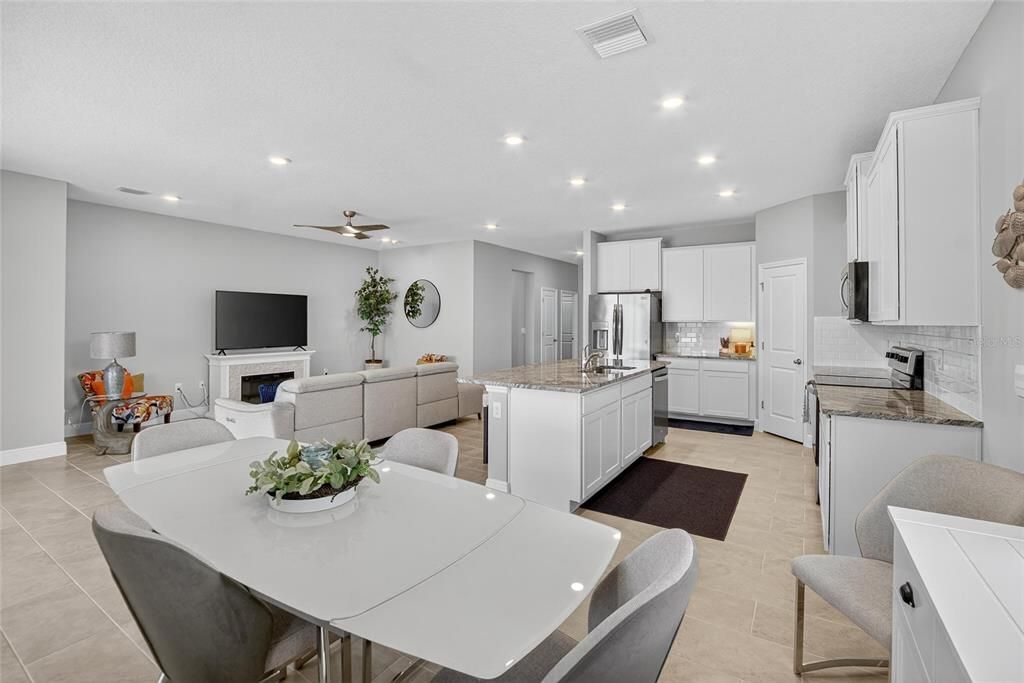 出租: $3,200 (4 贝兹, 2 浴室, 2035 平方英尺)