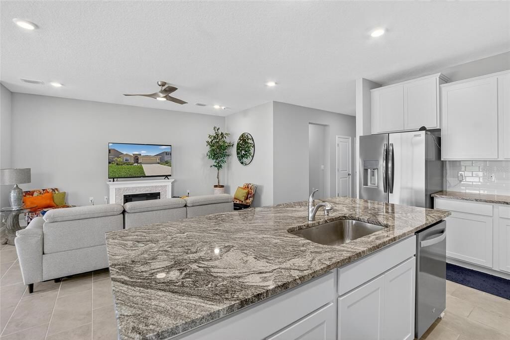 出租: $3,200 (4 贝兹, 2 浴室, 2035 平方英尺)