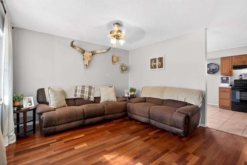 En Venta: $289,900 (3 camas, 2 baños, 1192 Pies cuadrados)