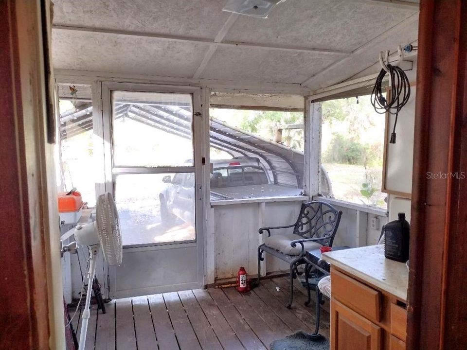 For Sale: $109,900 (2 beds, 2 baths, 720 Square Feet)