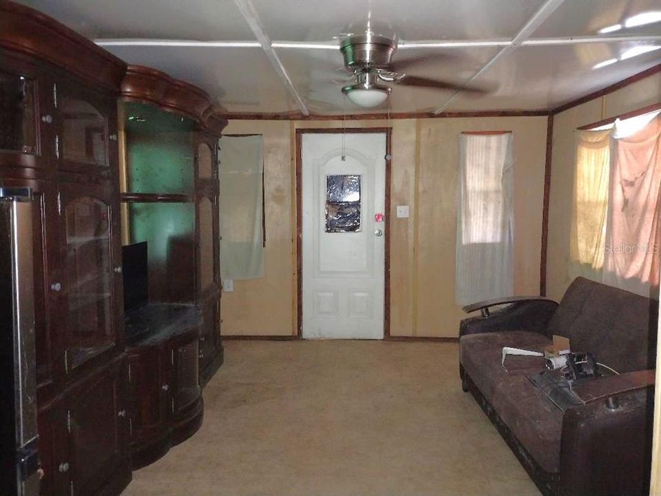 For Sale: $109,900 (2 beds, 2 baths, 720 Square Feet)