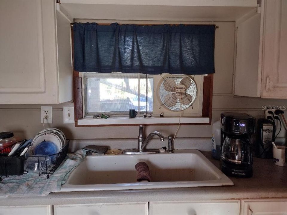 For Sale: $109,900 (2 beds, 2 baths, 720 Square Feet)