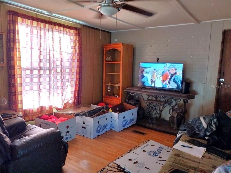 For Sale: $109,900 (2 beds, 2 baths, 720 Square Feet)