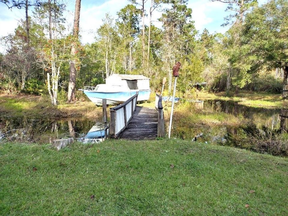 For Sale: $109,900 (2 beds, 2 baths, 720 Square Feet)