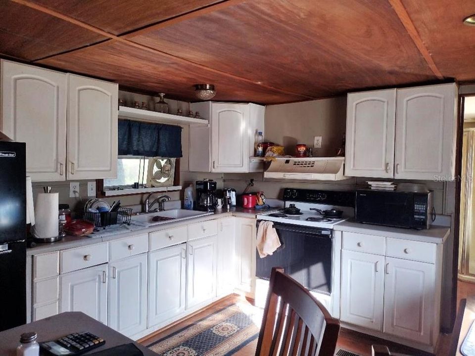 For Sale: $109,900 (2 beds, 2 baths, 720 Square Feet)