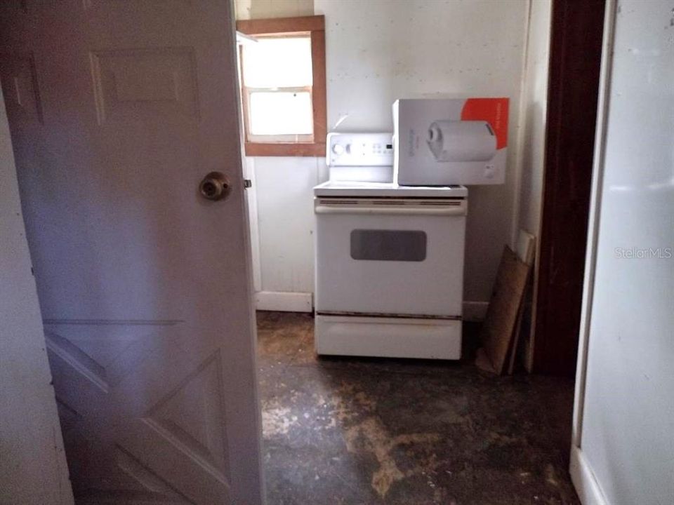 For Sale: $109,900 (2 beds, 2 baths, 720 Square Feet)
