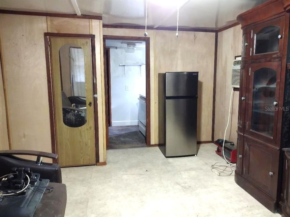 For Sale: $109,900 (2 beds, 2 baths, 720 Square Feet)