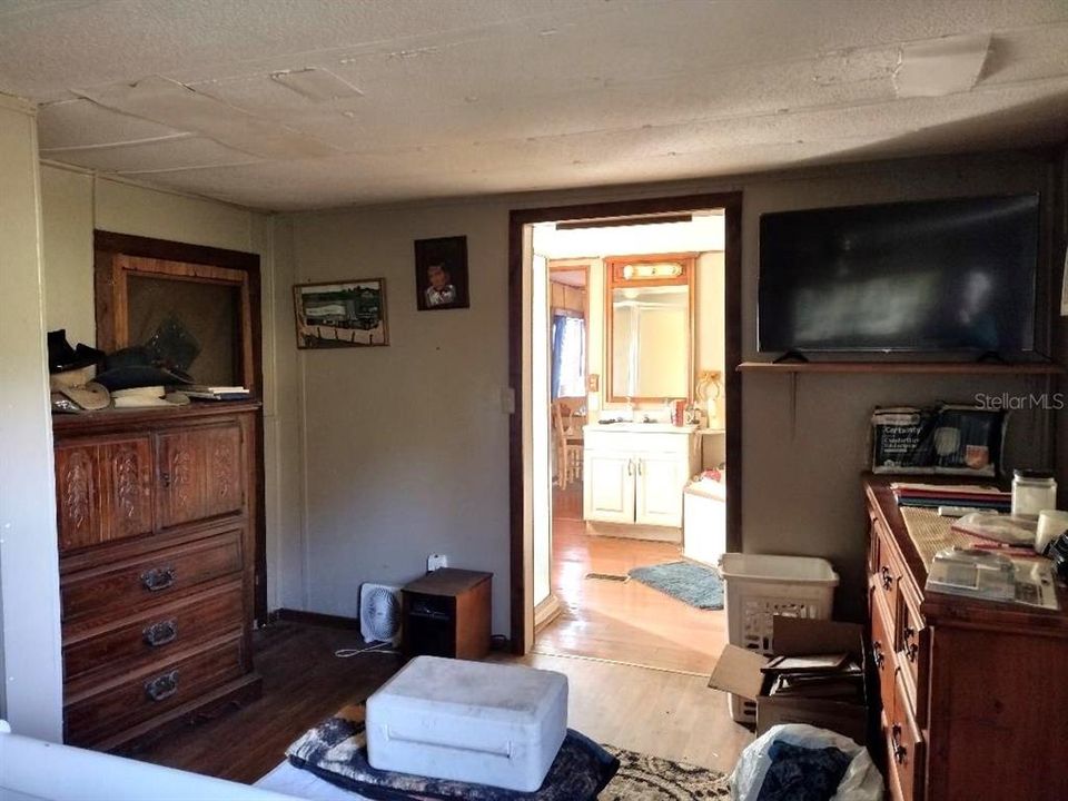 For Sale: $109,900 (2 beds, 2 baths, 720 Square Feet)