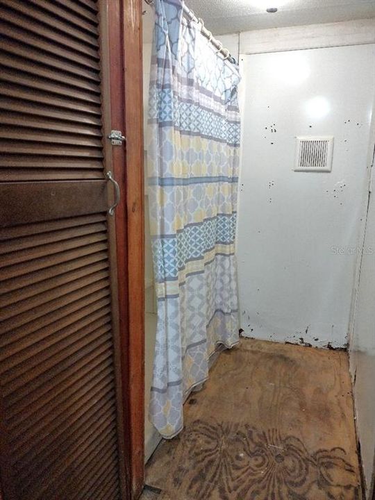 For Sale: $109,900 (2 beds, 2 baths, 720 Square Feet)