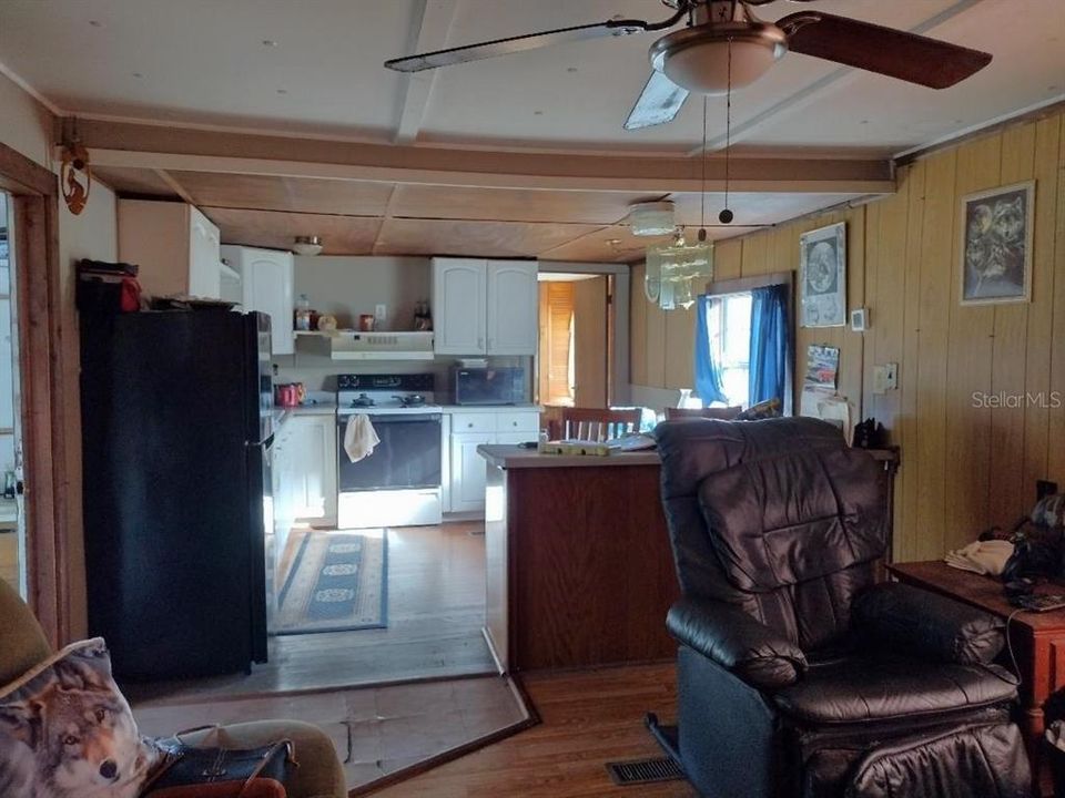 For Sale: $109,900 (2 beds, 2 baths, 720 Square Feet)