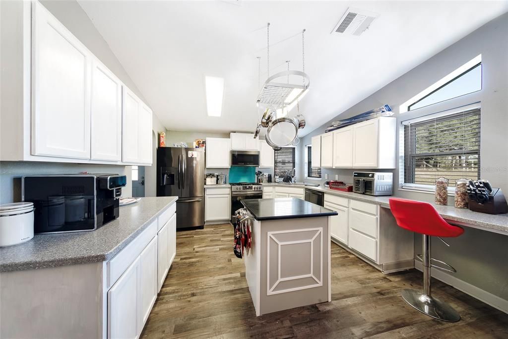 En Venta: $369,000 (4 camas, 2 baños, 2094 Pies cuadrados)