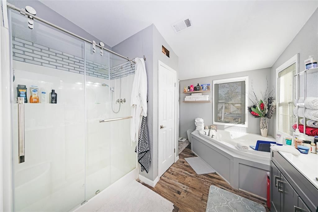 En Venta: $369,000 (4 camas, 2 baños, 2094 Pies cuadrados)