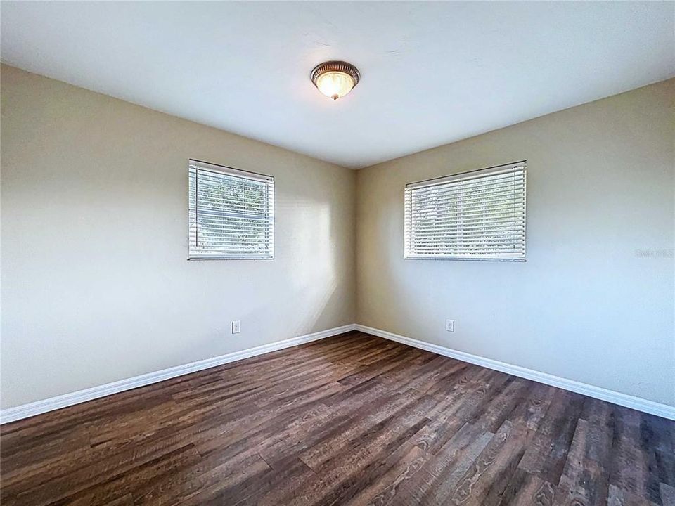 For Sale: $230,000 (4 beds, 1 baths, 1040 Square Feet)