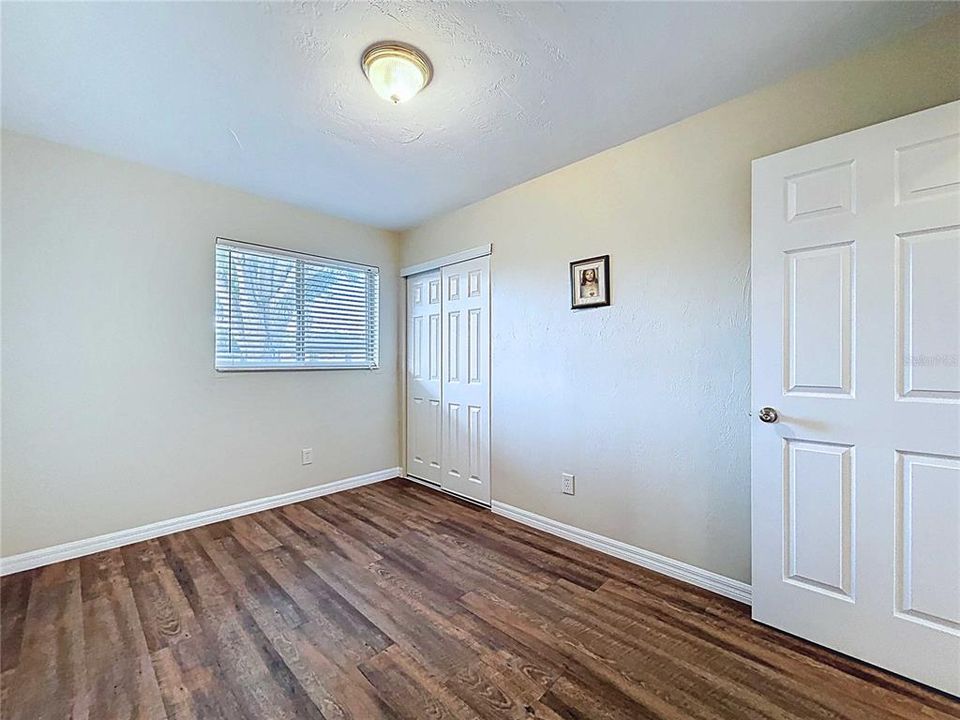 For Sale: $230,000 (4 beds, 1 baths, 1040 Square Feet)