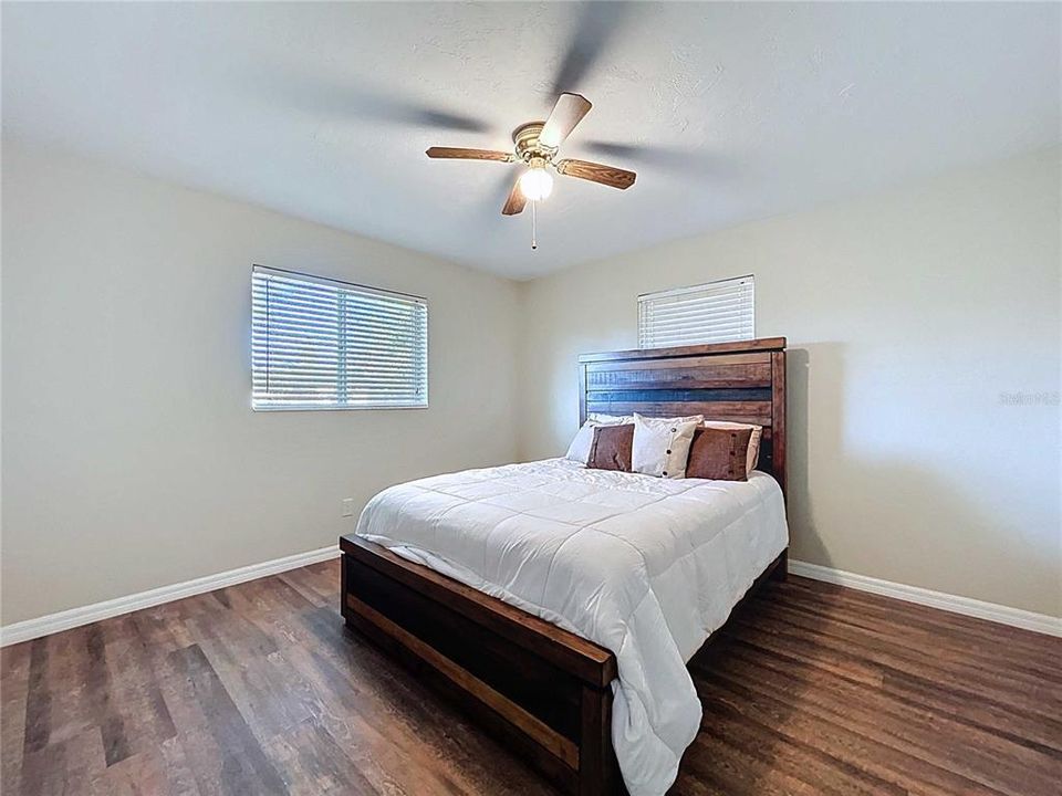 For Sale: $230,000 (4 beds, 1 baths, 1040 Square Feet)