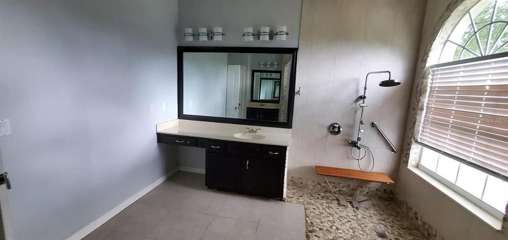 For Rent: $3,400 (5 beds, 3 baths, 3180 Square Feet)